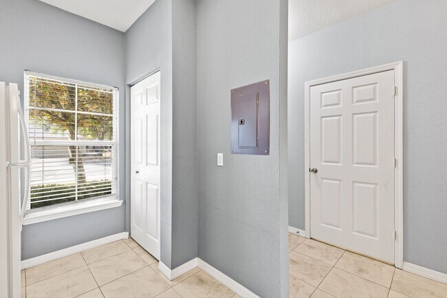 Building Photo - Charming Magnolia Place Townhome