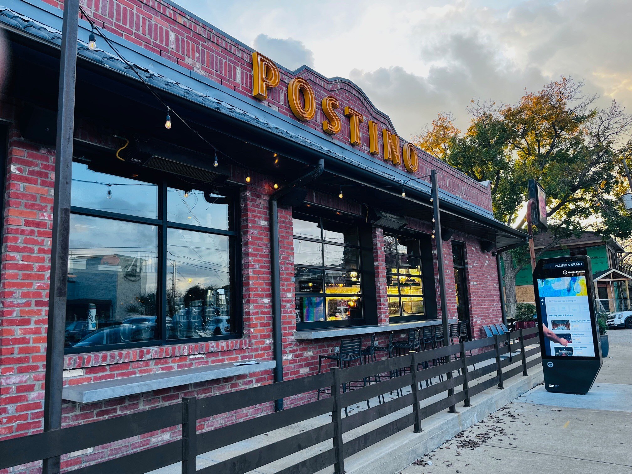 Building Photo - 405 W Drew St