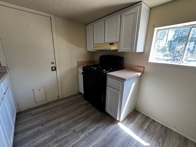 Building Photo - 2018 Nancy St SW