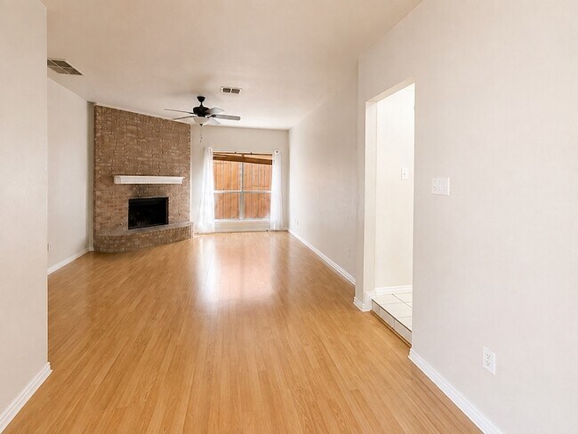 Building Photo - 709 Ridgemont Dr