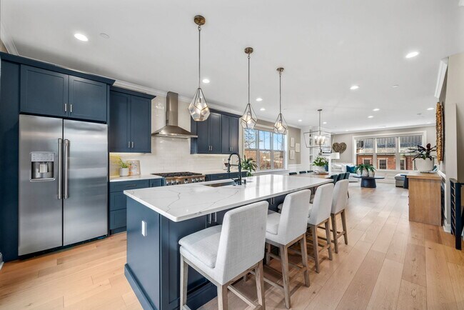 Building Photo - 330 Wright St