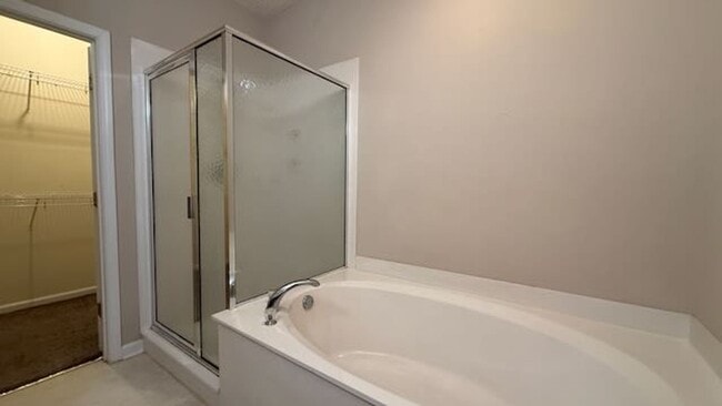 Building Photo - 3 bedroom - 2 bathroom - Stonelake Townhom...