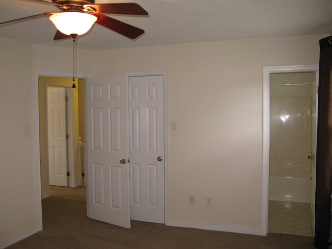 Building Photo - 6151 Rosemary Dr