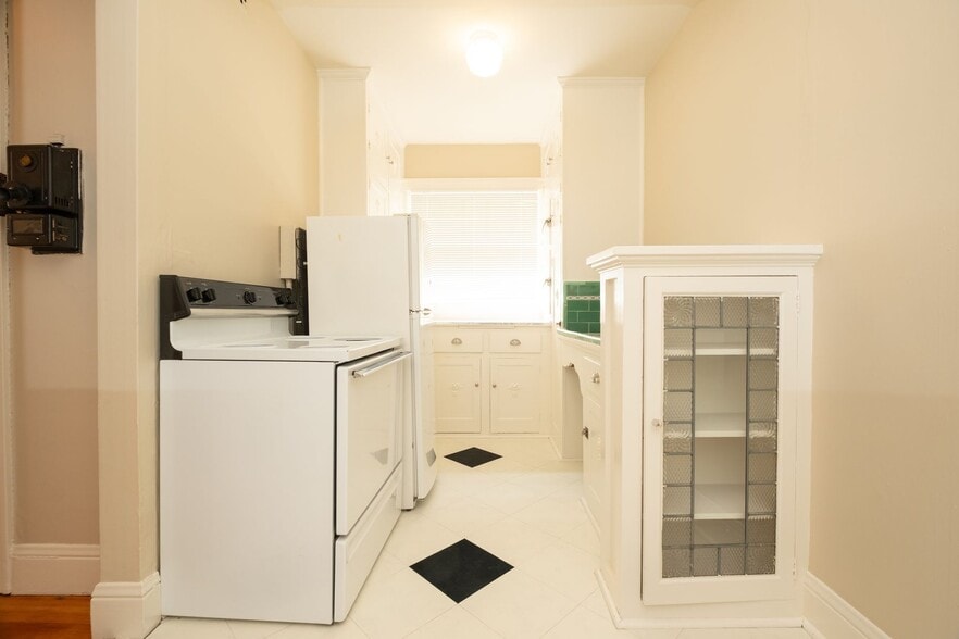 Interior Photo - Worthington