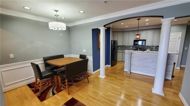 Building Photo - 1307 Stratford Commons