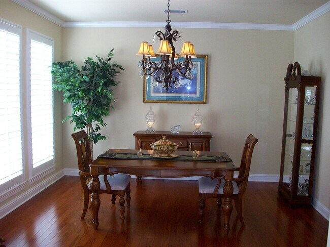Building Photo - 1722 Parklake Village Dr