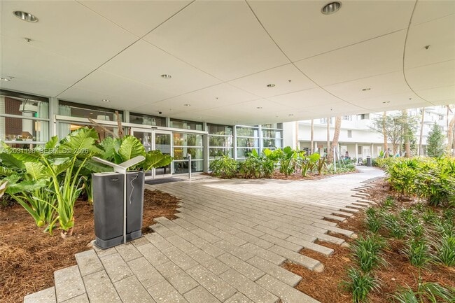 Building Photo - 1500 Bay Rd