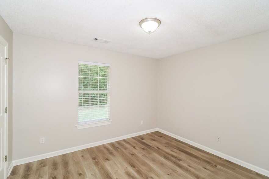 Building Photo - 9441 Club Walk Ct