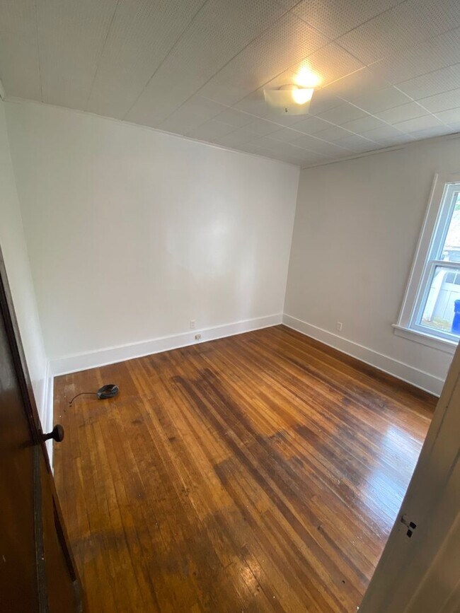 Building Photo - 511 Shirley Ave