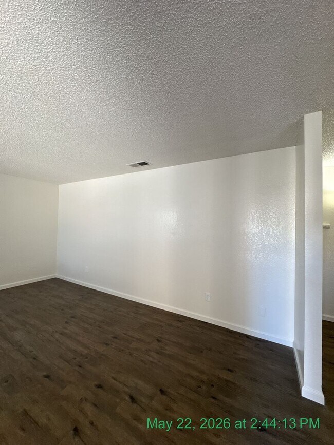 Building Photo - 1566