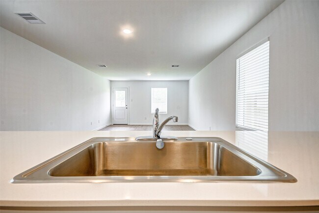 Building Photo - 21543 Carosella Dr