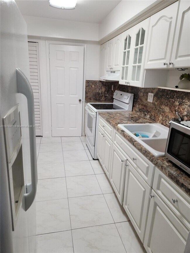 Building Photo - 8401 SW 107th Ave