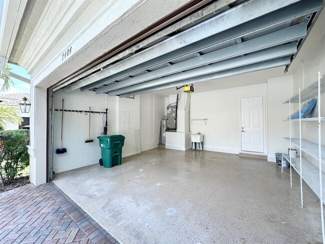 Building Photo - 7404 NW 114th Terrace