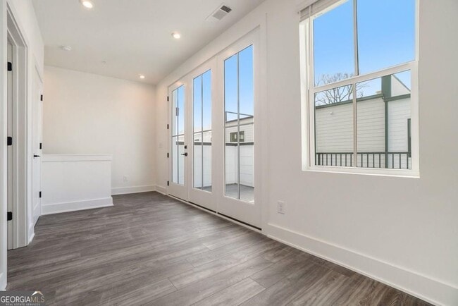 Building Photo - 1829 Gotham Ln NE