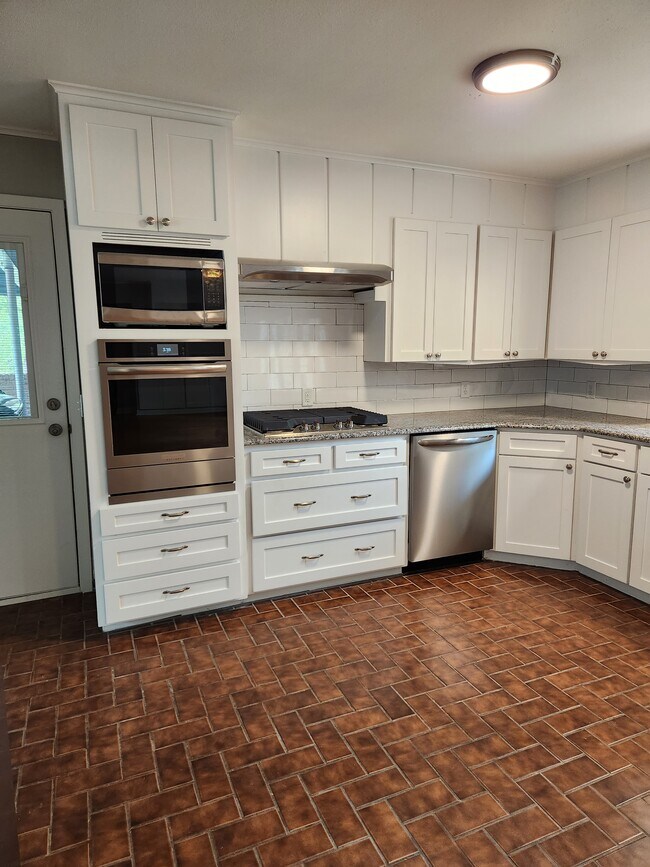 Building Photo - 3114 Tanglewood Dr