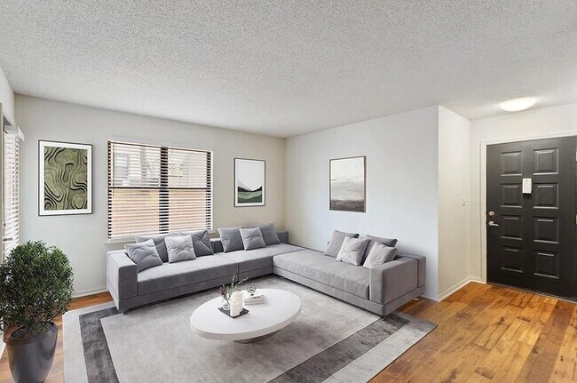 Building Photo - 3500 Windcliff Dr SE