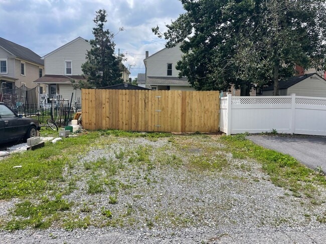 Building Photo - Charming & Well-Maintained 2-Bedroom, 1.5-...