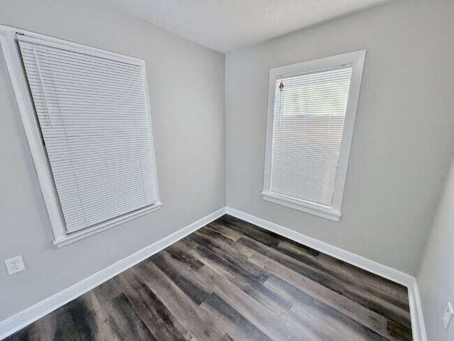 Building Photo - 101 E Davant Ave