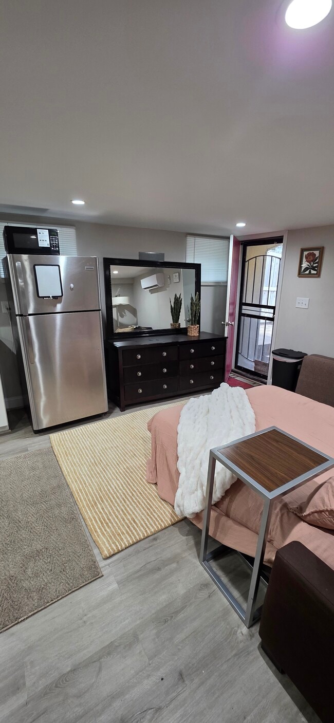 Building Photo - 2300 Garrett Ave