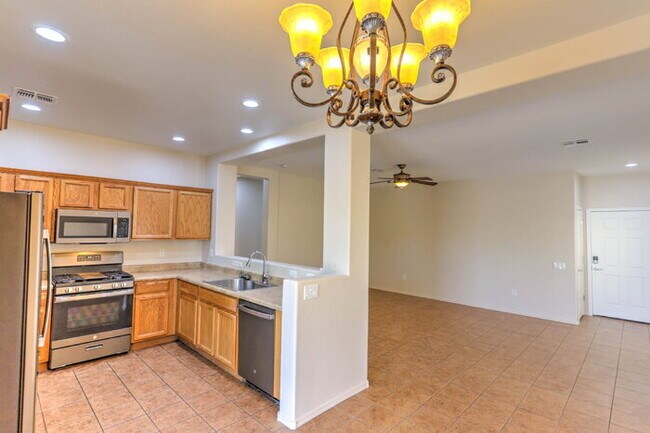 Building Photo - Rancho Sahuarita