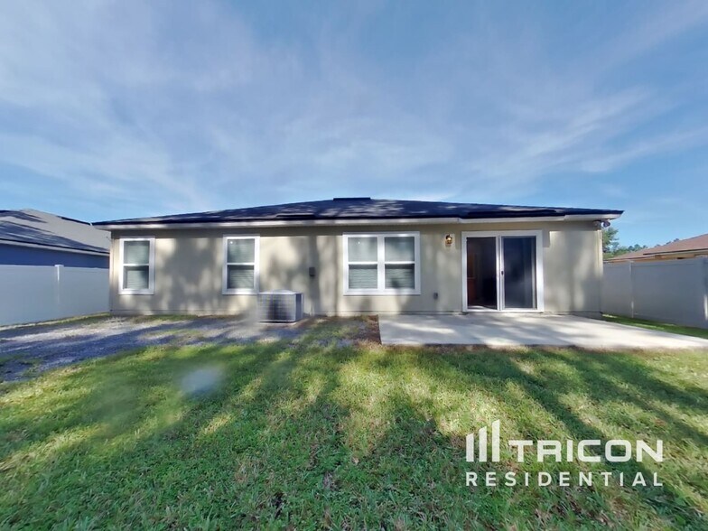Building Photo - 15252 Bareback Dr