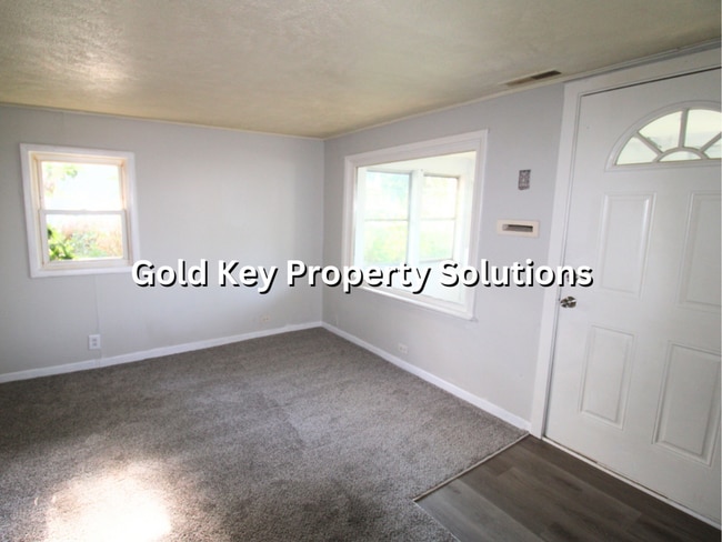 Building Photo - Meadowbrook 2 BR 1 BA House with 1-Car Gar...