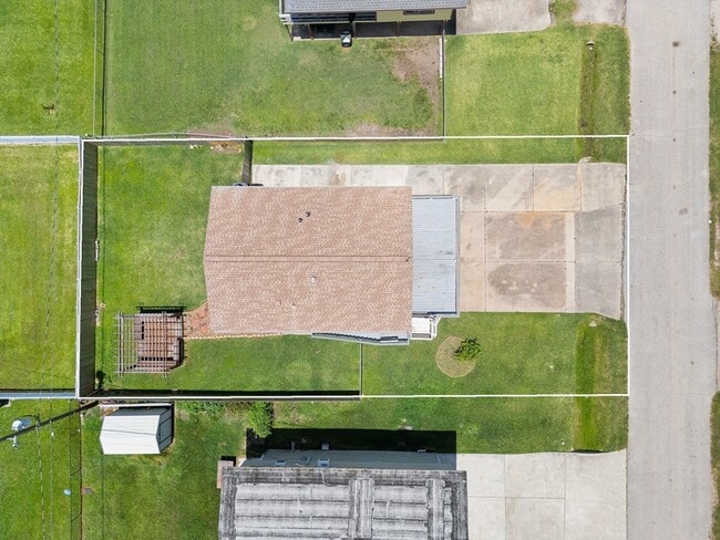 Building Photo - 4014 Kent Dr
