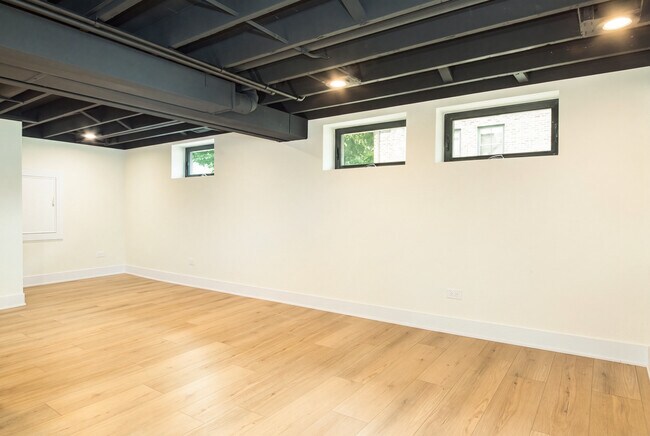 Building Photo - 7111 N Mason Ave