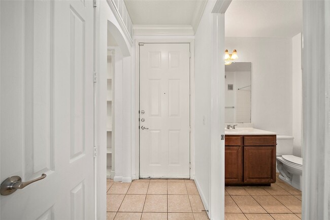 Building Photo - 7575 Kirby Dr