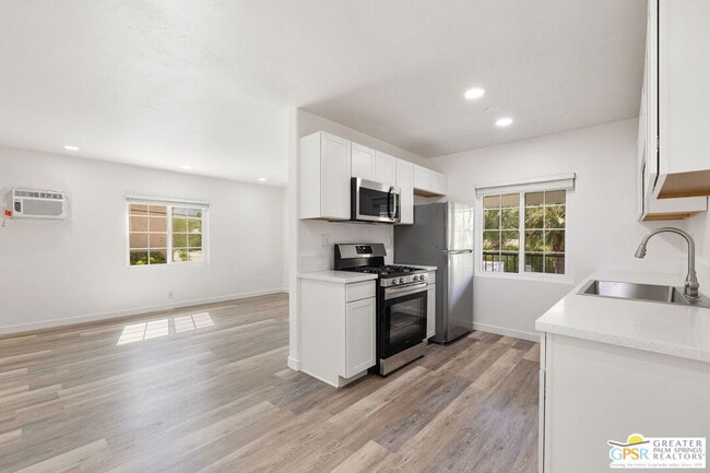 Building Photo - 1674 Vía Salida