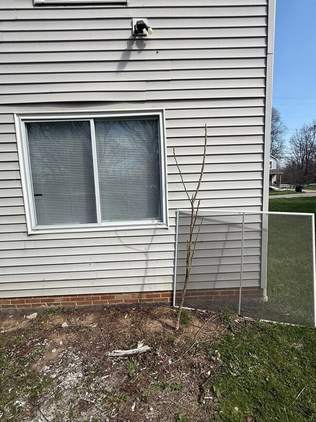 Building Photo - Charming 3-Bedroom Property in Prime Location