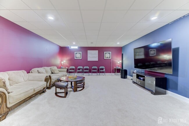 Building Photo - 6 Michelangelo Dr