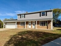 Building Photo - Newly Renovated Duplex unit in North Peoria