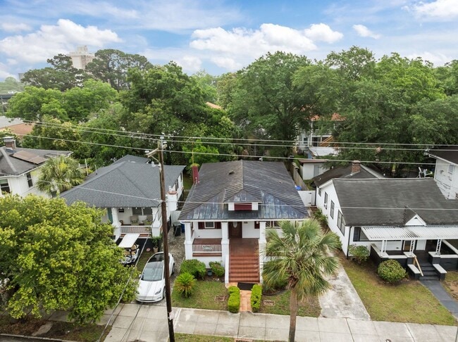 Building Photo - Incredibly Well Maintained & Beautiful Hom...