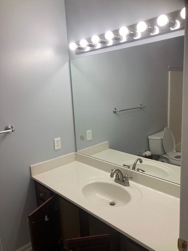 Building Photo - 3 Bedroom/3.5 Bath 2 story Condo - Kingsport, TN 37663