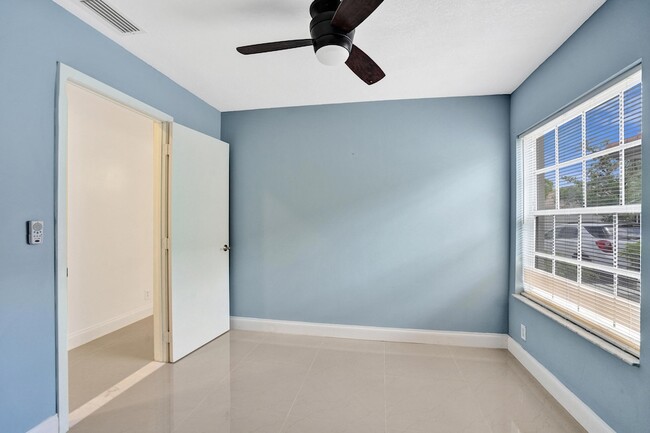 Building Photo - 17866 SW 10th Ln
