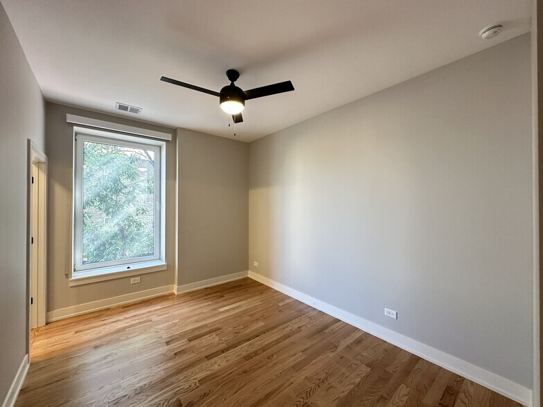 Building Photo - 2100 W 18th Pl