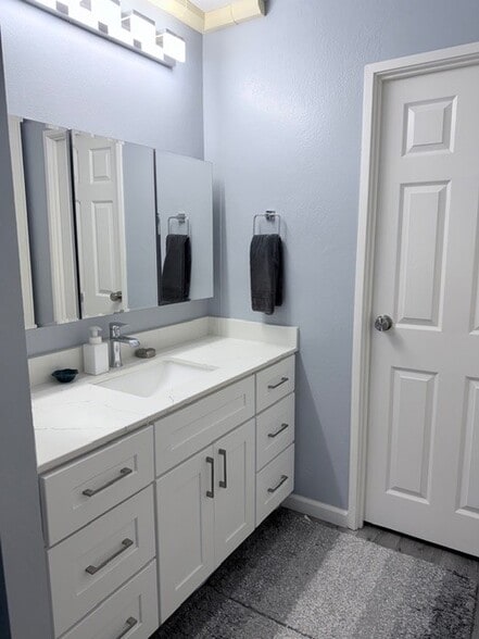 Primary Bathroom - 555 Pierce St