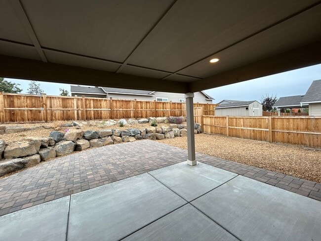 Building Photo - Beautiful 3 Bedroom / 2 Bathroom Home in S...
