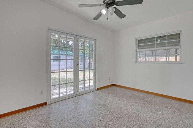 Building Photo - 184 S 5th St