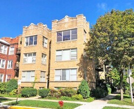 Building Photo - 7508 N Damen Ave