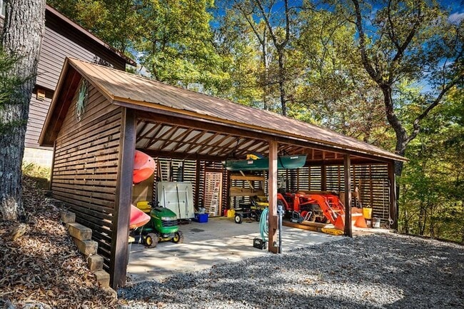 Building Photo - 212 Dogpatch Ln