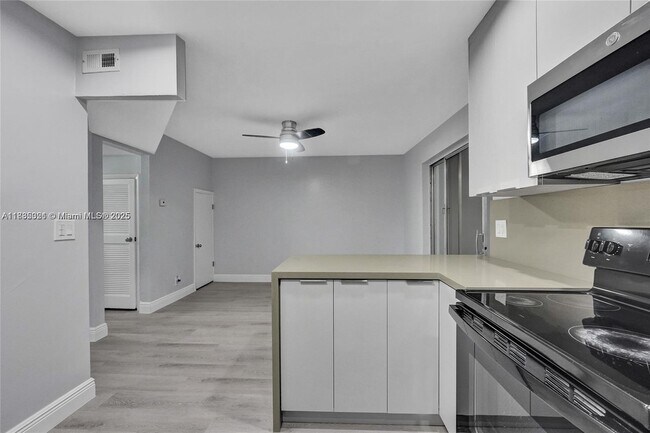 Building Photo - 5963 NW 25th Ct