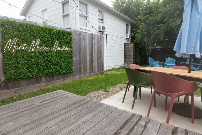 Building Photo - 725 Peddie St