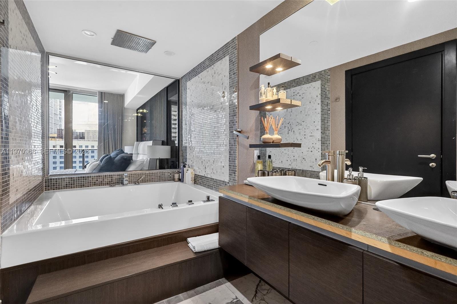 Building Photo - 200 Biscayne Boulevard Way