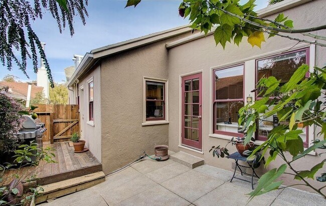 Building Photo - 365 Wawona St