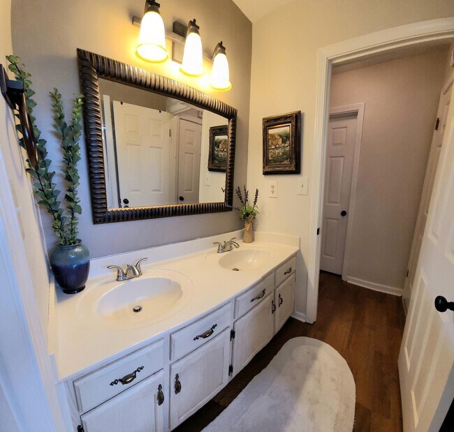 Building Photo - 2326 Valley Edge Cove