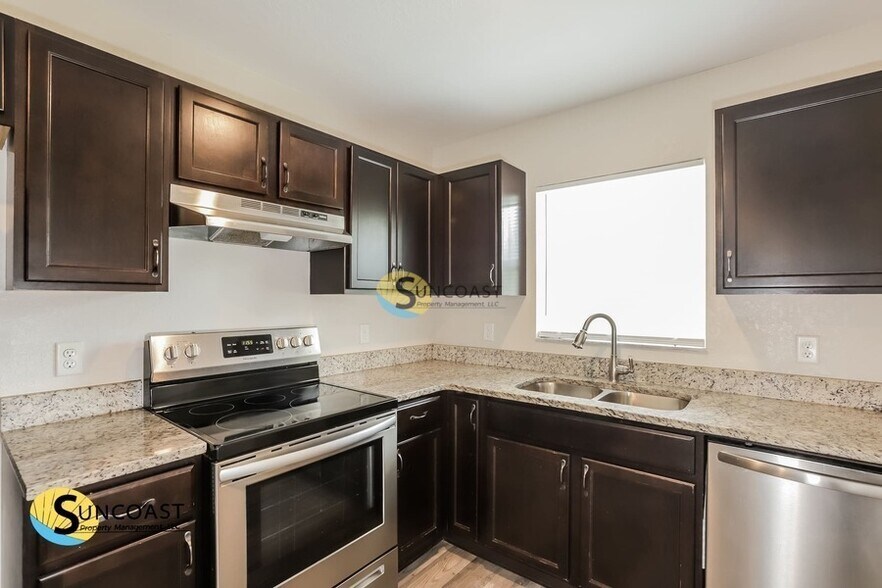 Building Photo - 9341 N Mendoza Way