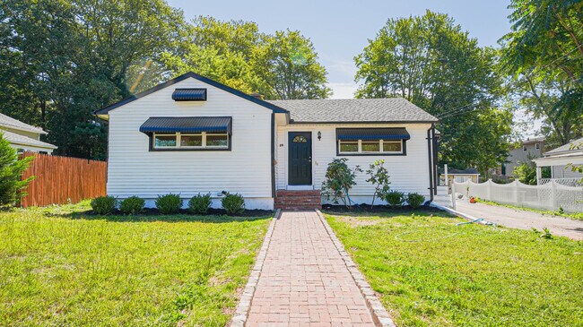 Primary Photo - 25 Oakleaf Dr