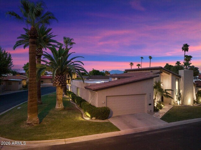 Building Photo - 7922 E Crestwood Way